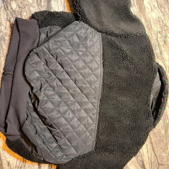 Alo Yoga Women's Black Sherpa Edge Bomber Jacket - Picture 5 of 8